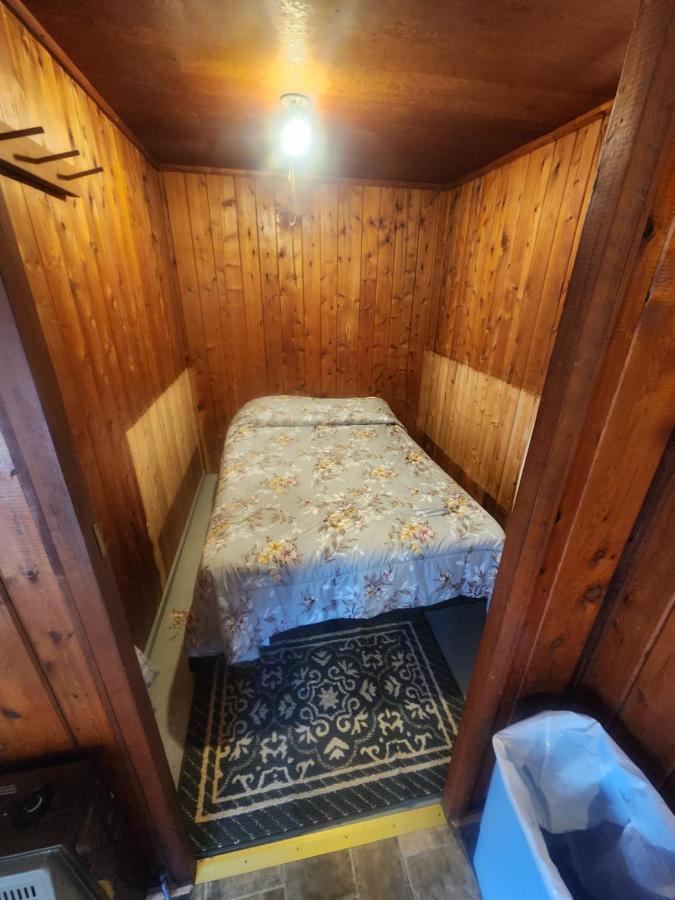 Cabin 2 Manistique Εξωτερικό φωτογραφία